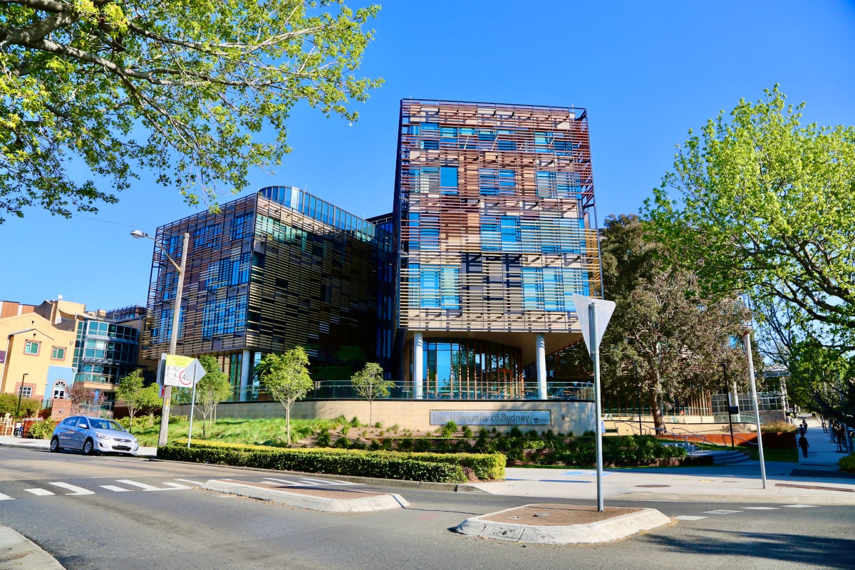 Tonality Referenz Abercrombie business school Sydney Gebäudeansicht.