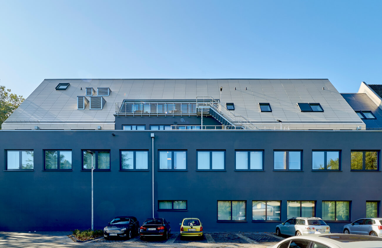Tonality Keramikdachziegel als Fassadenverkleidung für Sparkasse Duisburg