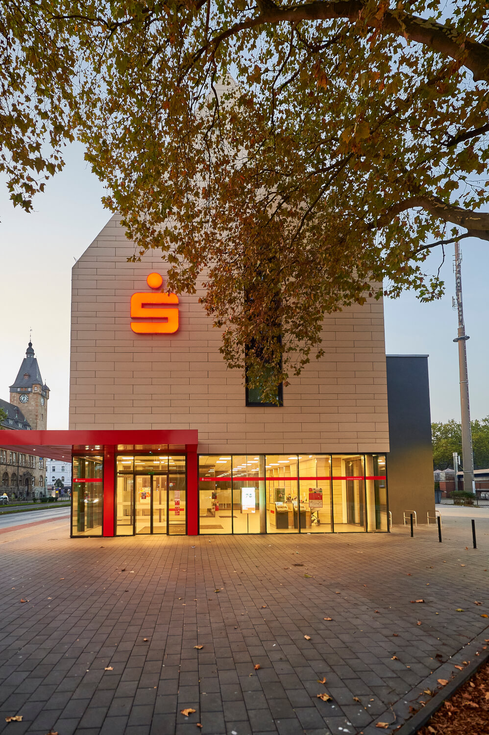 Tonality ceramic facade on the Sparkasse building in Duisburg, providing a sleek and modern look to the architecture