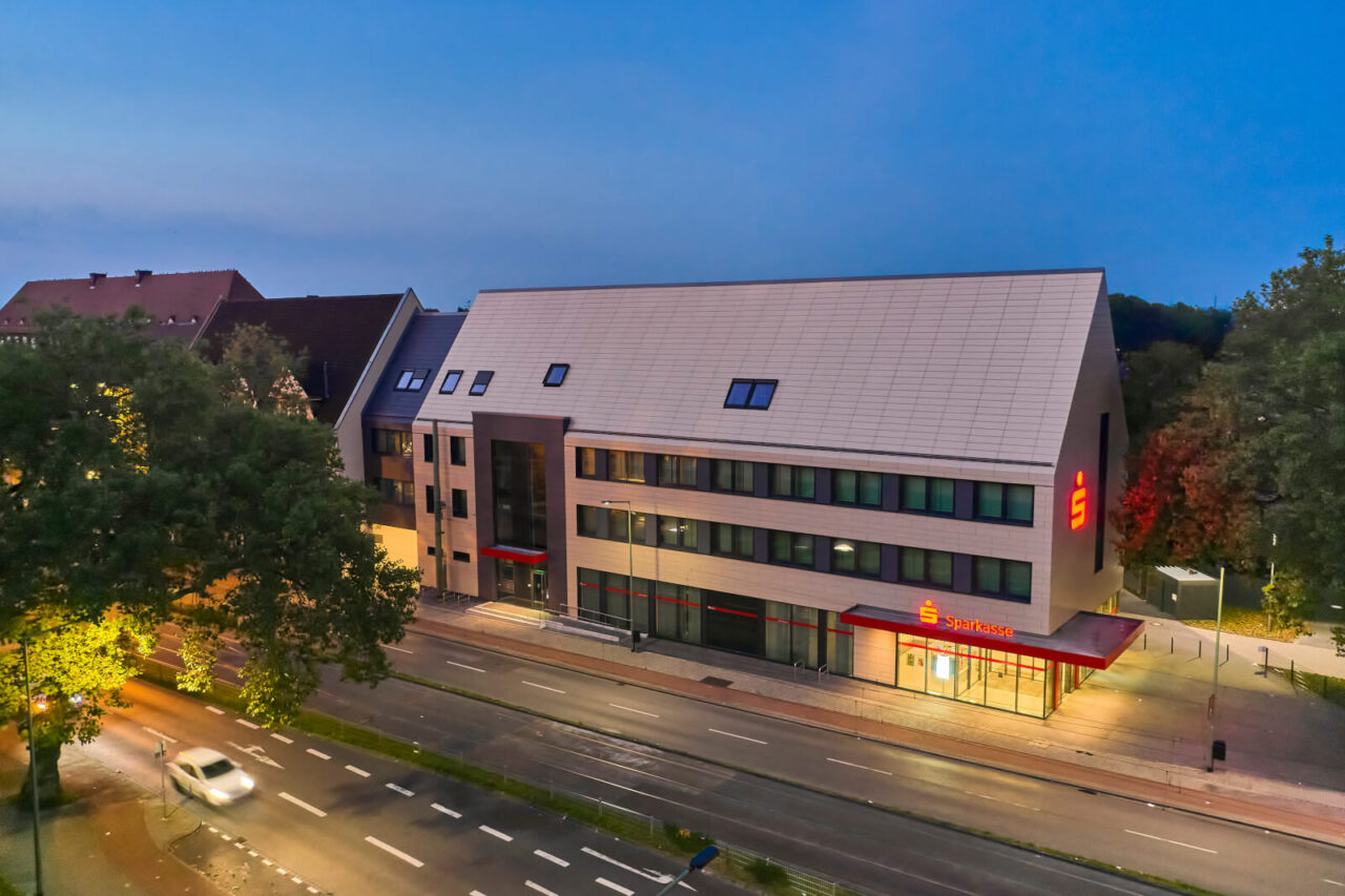 Aerial view of Sparkasse Duisburg building with Tonality ceramic facade
