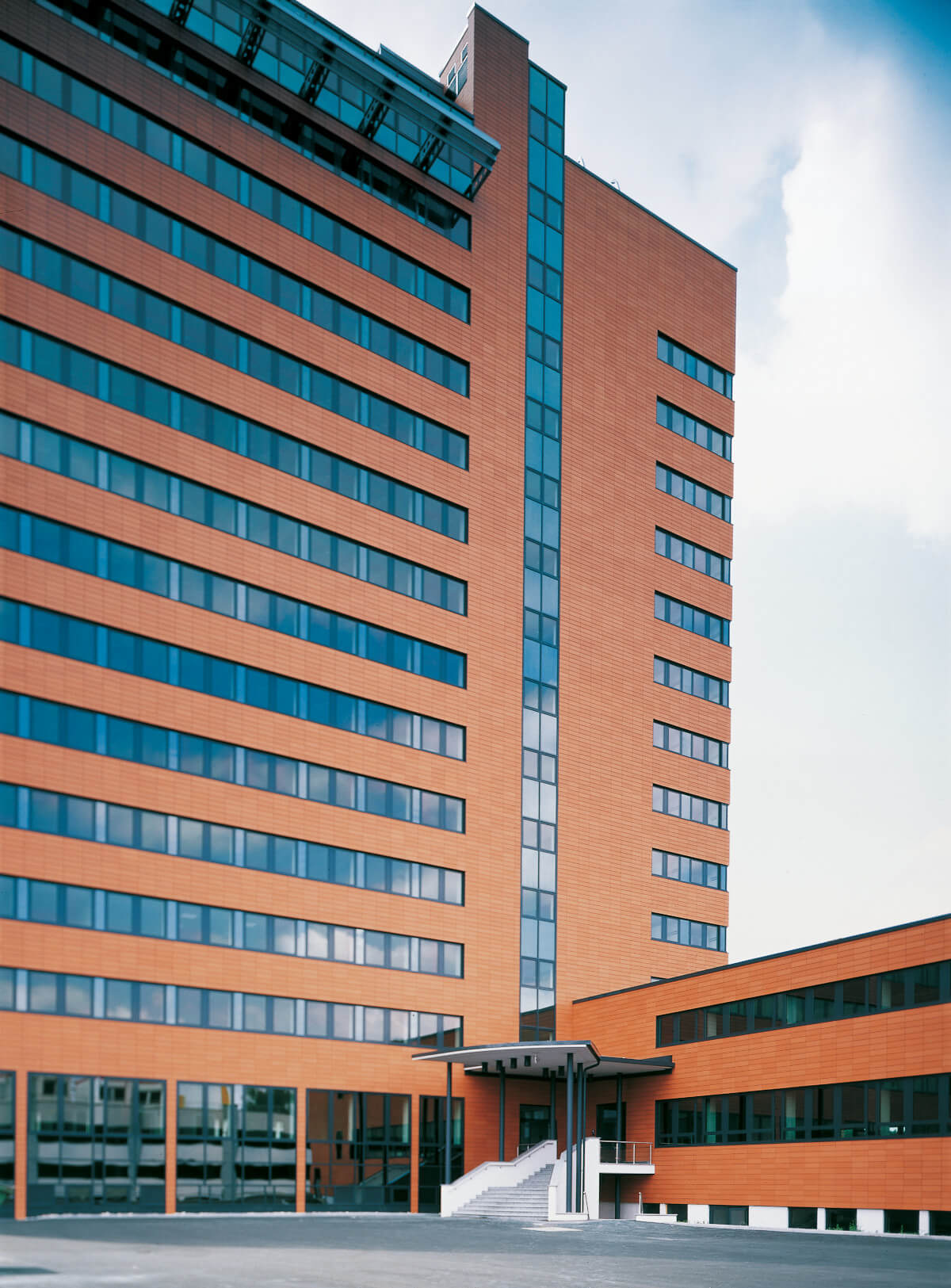 Tonality Terracotta Fassade Referenz Daimlerstrasse Deutschland - Wohnhaus