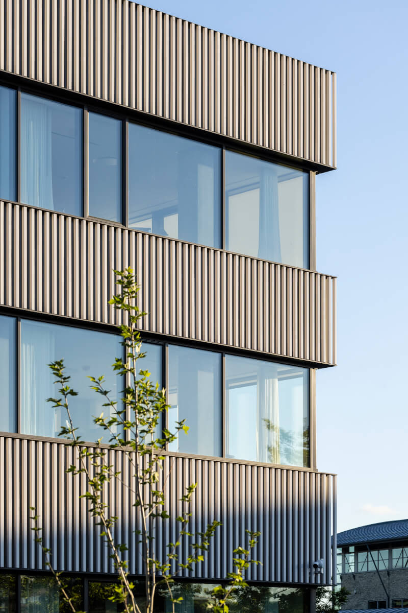 White glossy square terracotta facade at Velliv Ballerup office in Denmark - reference by Tonality