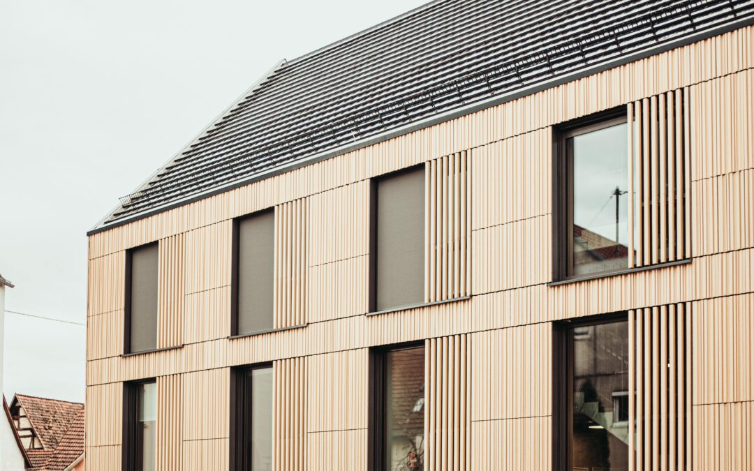 Moderner Erweiterungsbau mit Tonality-Fassadenkeramik