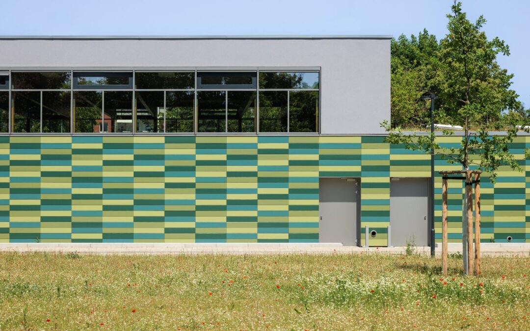 Terracotta façade for inclusive sports hall in Dresden