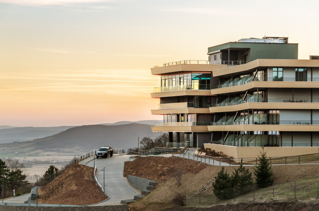 Hotel Princeps in Ungarn mit Tonality Fassade