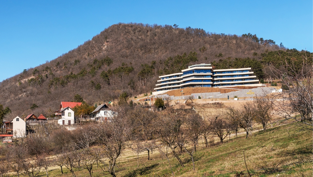 Hotel Princeps in Ungarn mit Tonality Fassade